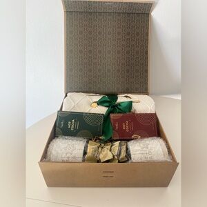 Happy Hygge‎ Gifts Holiday Mug and Blanket Gift Box Set
